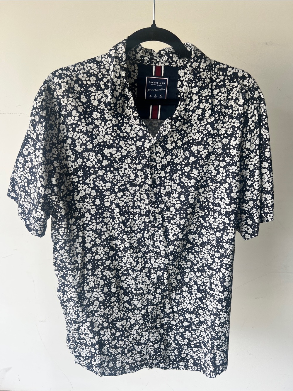 Casual Black Floral Short-Sleeve Button-Down Shirt - Cutter & Buck